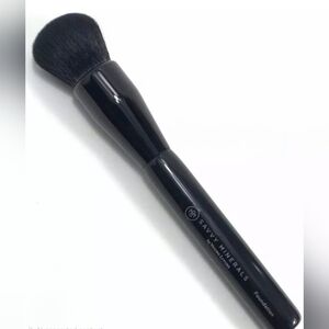 Young Living Savvy Minerals Foundation Brush
